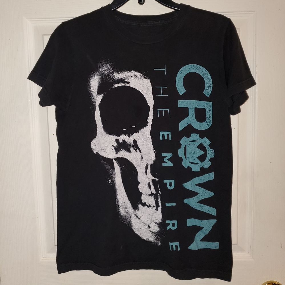 5 for $25 | Hot Topic Crown The Empire Half Skull T-Shirt
